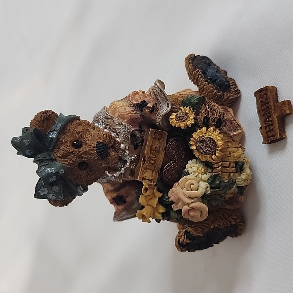 BNIB Boyd's Bears & Friends Justina The Message Bearer Figurine